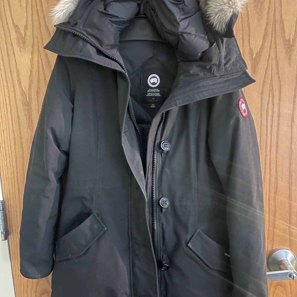 Women’s Rossclair canada goose size medium jacket NWOT
